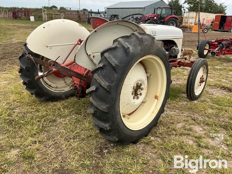 1947-ford-8n-image-5