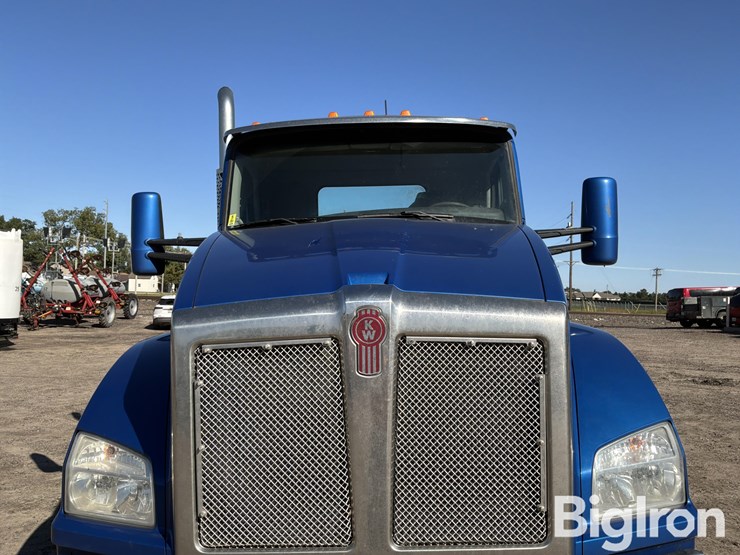 2020-kenworth-t880-image-10