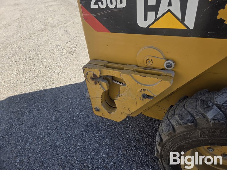 2016-caterpillar-236d-image-15