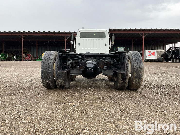 2010-freightliner-business-class-m2-112-image-6