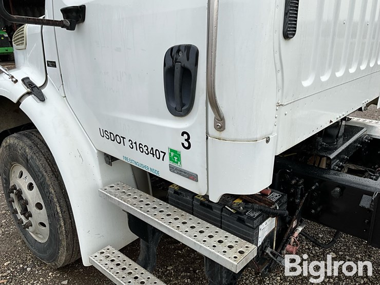 2010-freightliner-business-class-m2-112-image-17