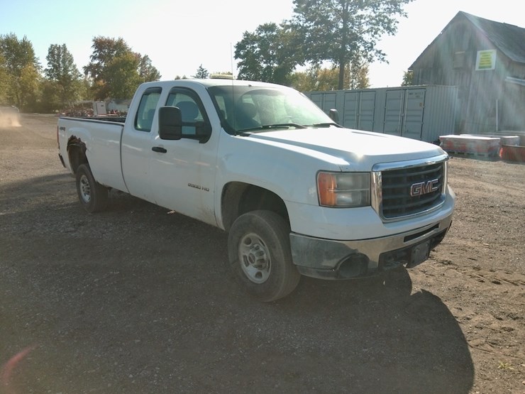 2010-gmc-2500hd-image-3