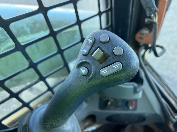 2016-bobcat-s650-image-25