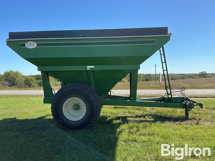 united-farm-tools-4565-grain-cart-image-4