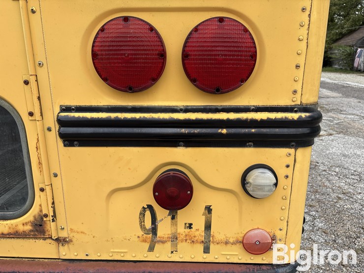 1991-international-3800-2wd-school-bus-image-10