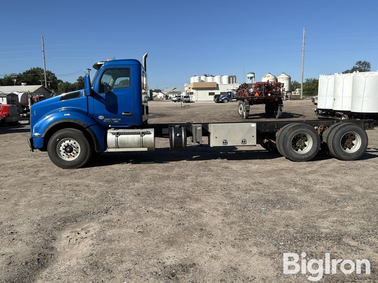 2020-kenworth-t880-image-8