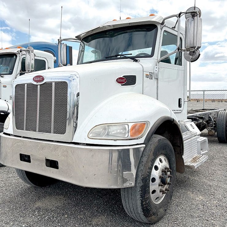 2017 PETERBILT 348