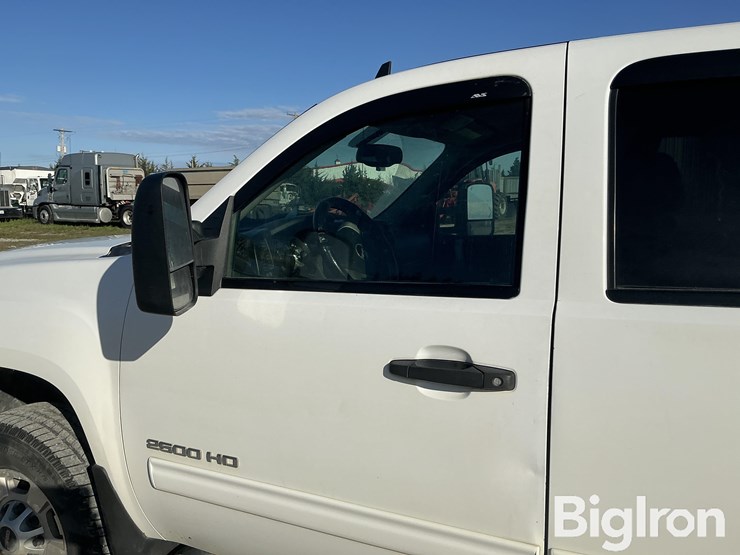 2011-gmc-2500hd-image-15