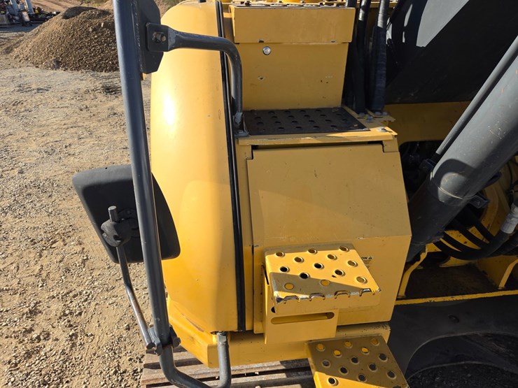 deere-225d-lc-image-22