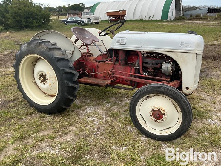 1947-ford-8n-image-4