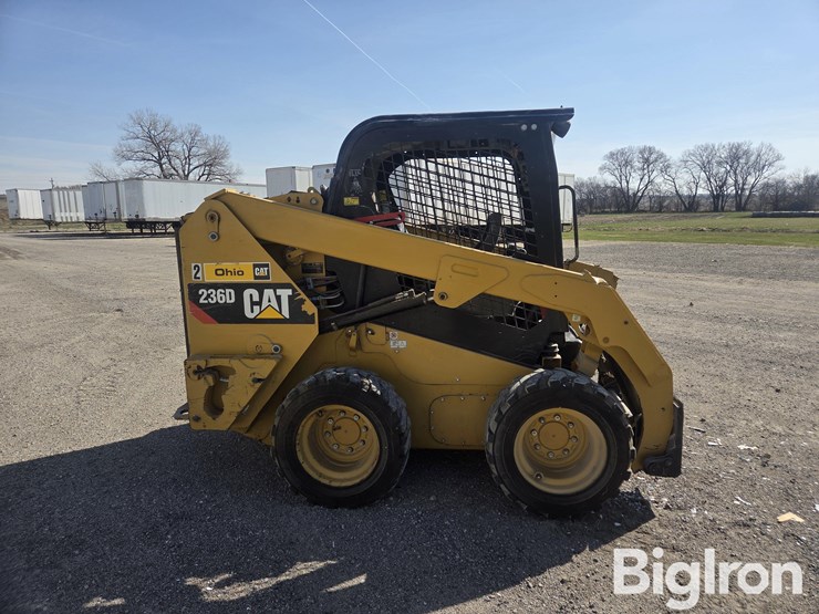 2016-caterpillar-236d-image-4