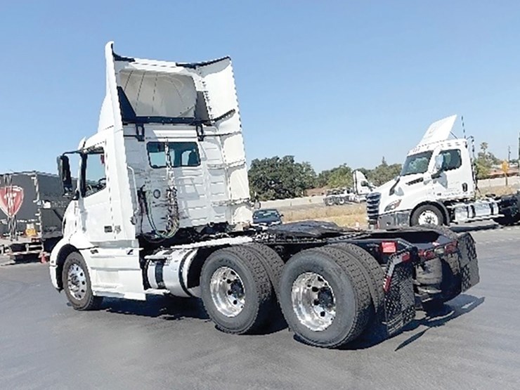 2020-volvo-vnr300-image-2
