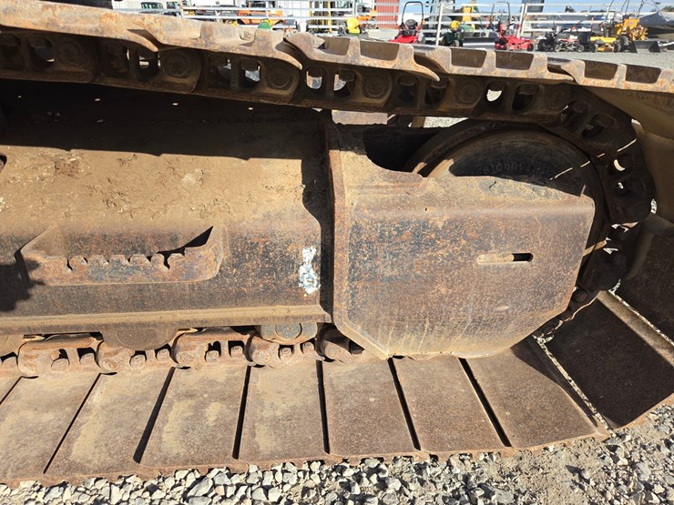deere-225d-lc-image-73