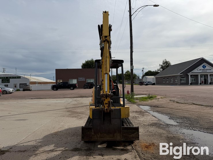 new-holland-ec35-image-2