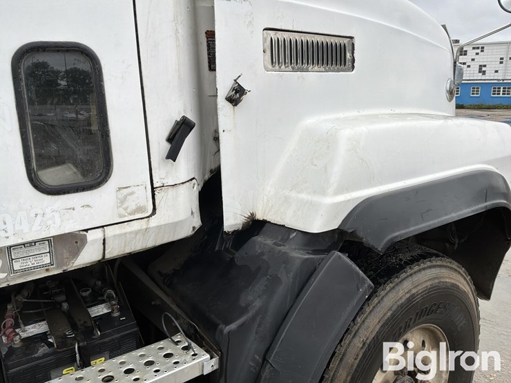 1999-mack-cl713-image-14