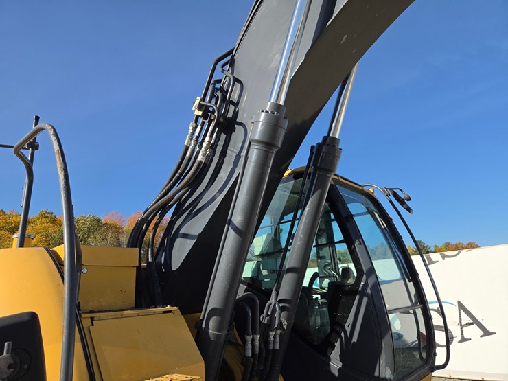 deere-225d-lc-image-20
