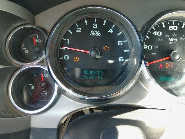 2010-gmc-2500hd-image-12