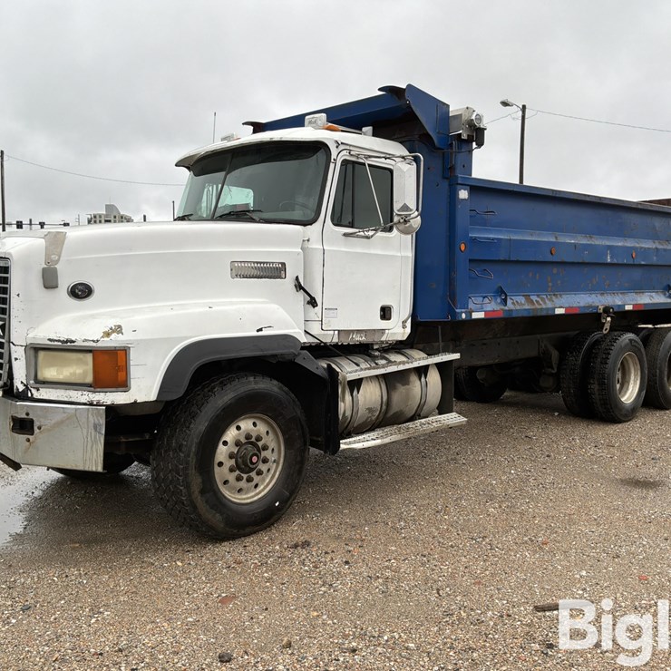 1999 MACK CL713