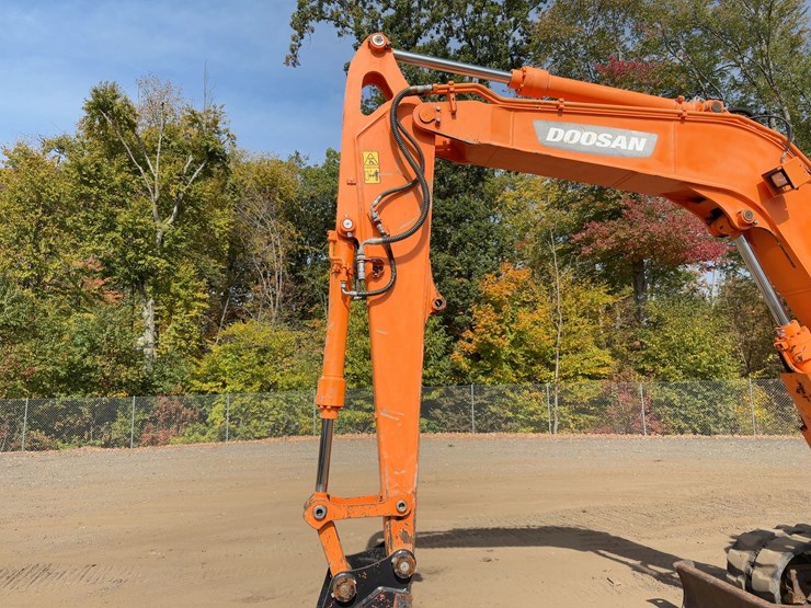 2019-doosan-dx85r-3-image-14