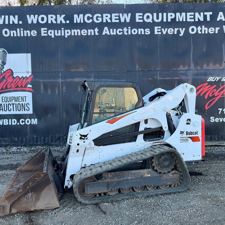 2022 BOBCAT T740