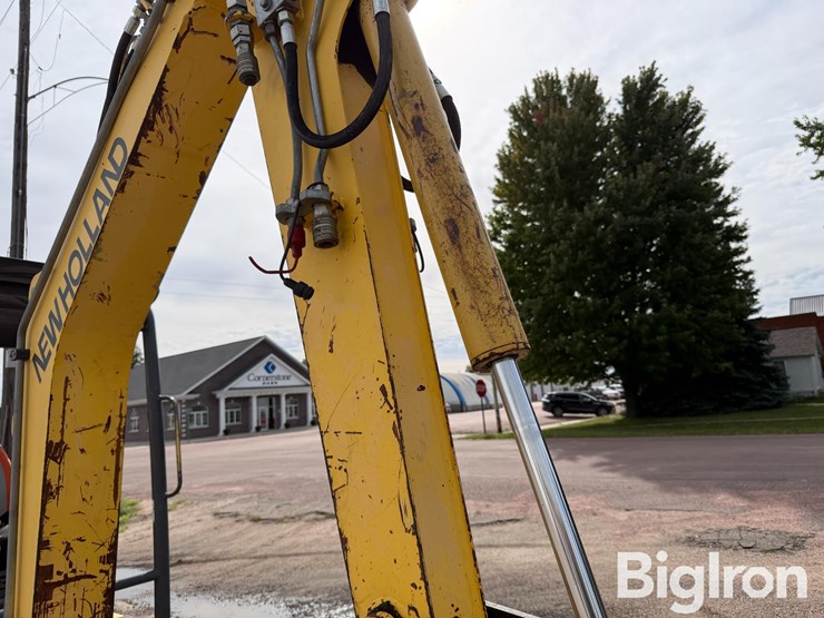 new-holland-ec35-image-13