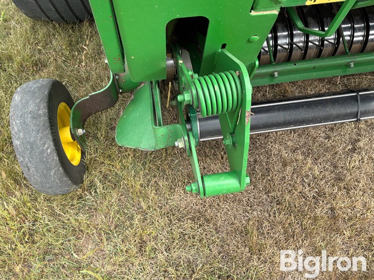 2008-john-deere-568-image-15