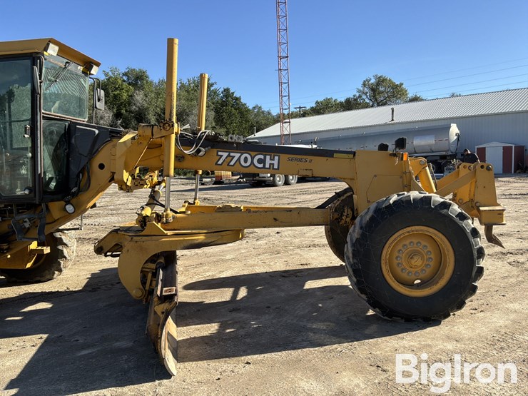 2003-deere-770ch-image-20