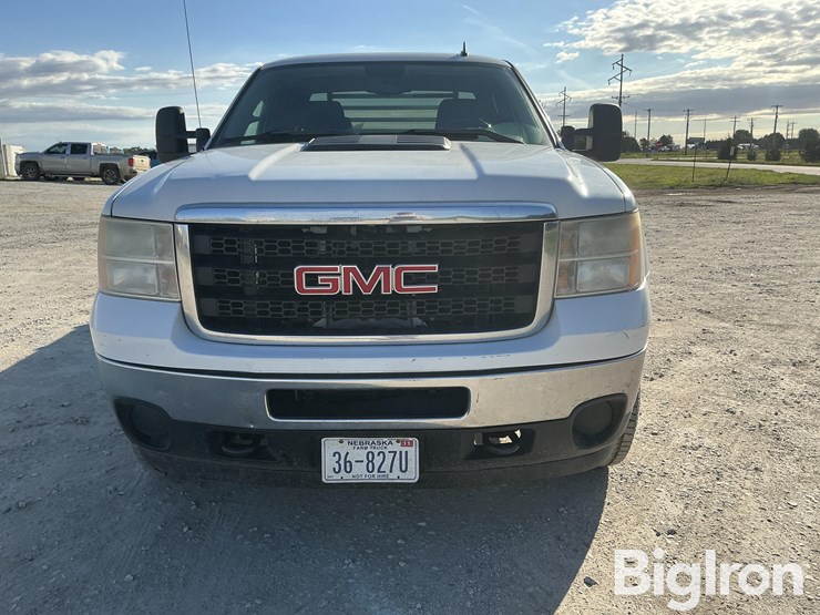 2011-gmc-2500hd-image-2