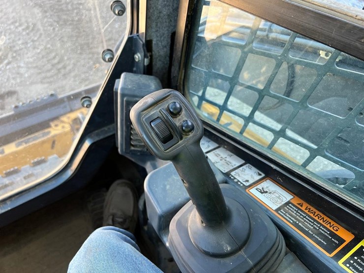 2024-deere-331g-image-23