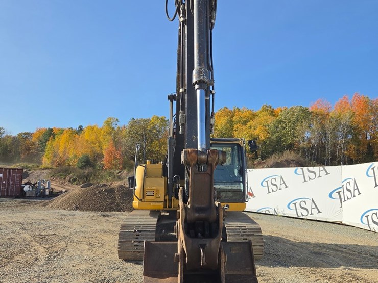deere-225d-lc-image-8
