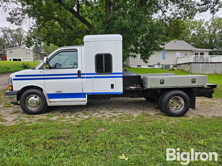 2013-chevrolet-express-g4500-image-8