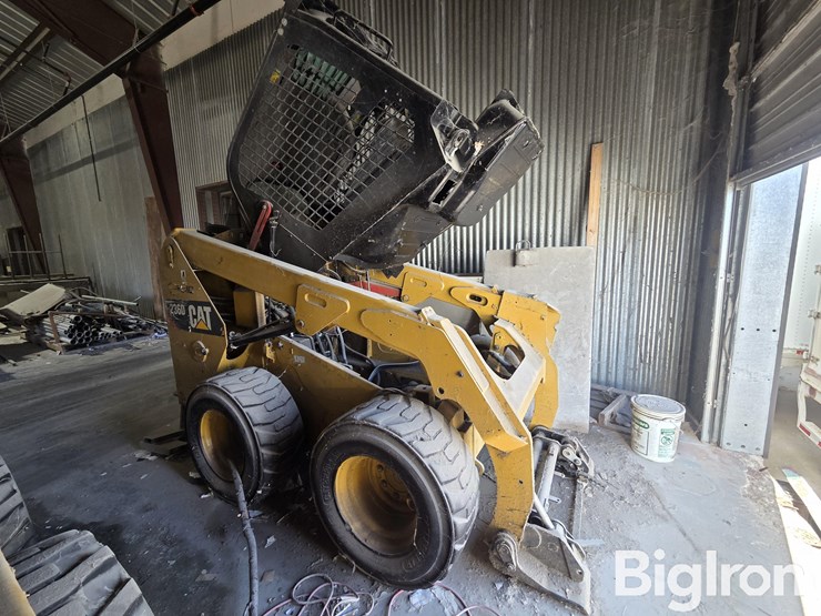 caterpillar-236d-image-3