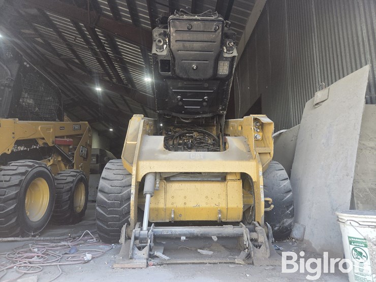 caterpillar-236d-image-2