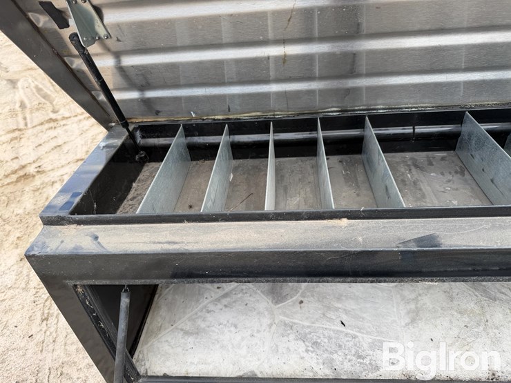 harbor-8'-aluminum-toolbox-image-17