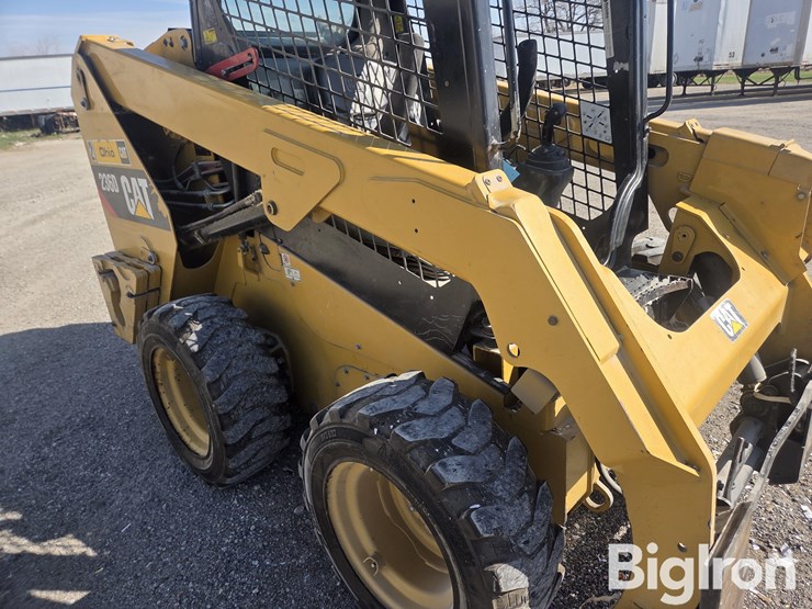 2016-caterpillar-236d-image-13