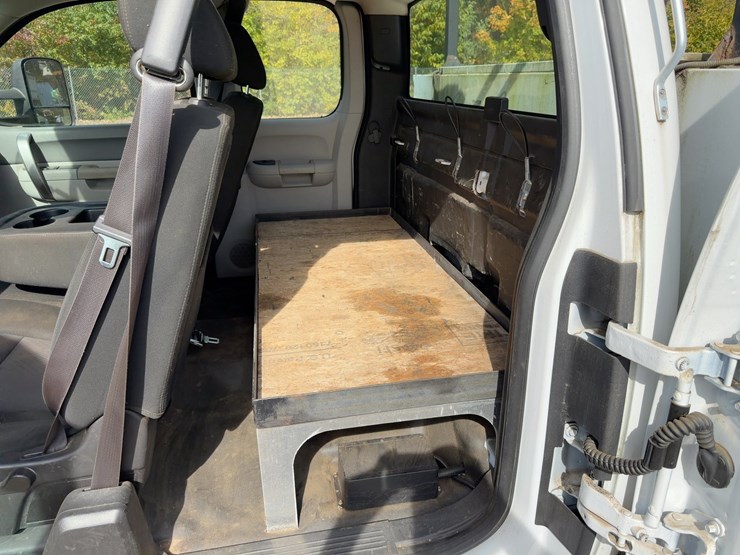 2013-chevrolet-silverado-3500hd-image-26