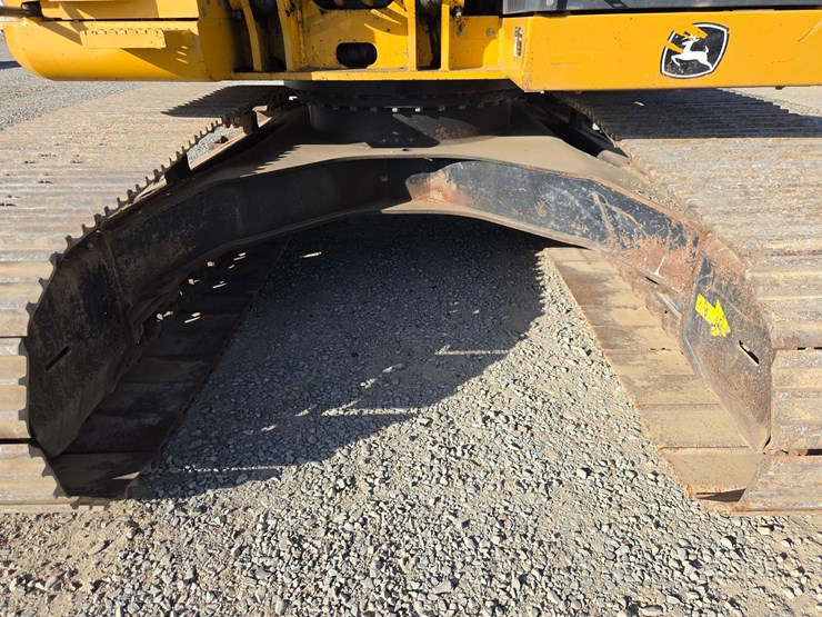 deere-225d-lc-image-43