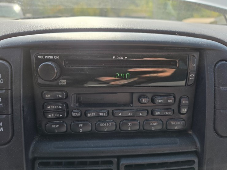 2003-ford-explorer-image-37