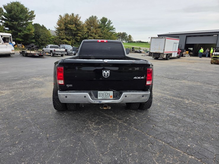 2015-dodge-3500-image-4