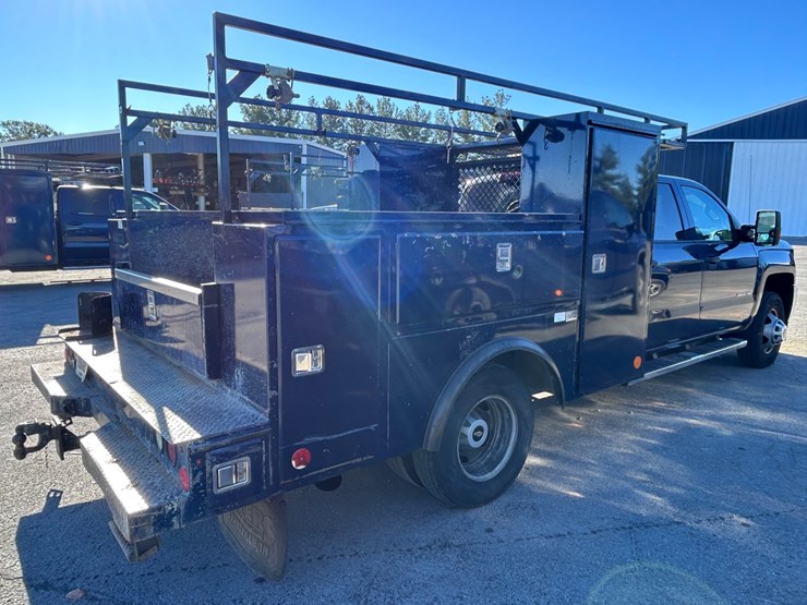 2016-chevrolet-3500-image-7
