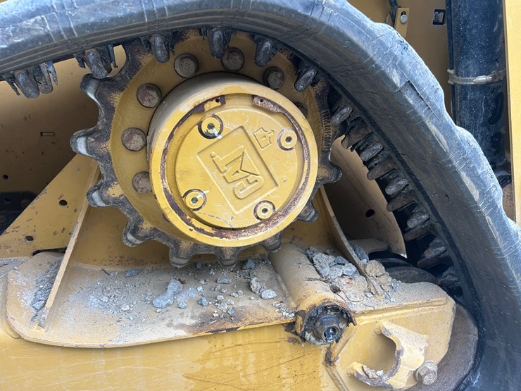 2025-caterpillar-255-image-4