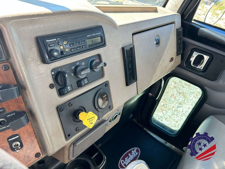 2007-peterbilt-335-image-88