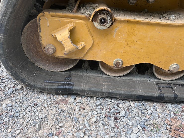 2025-caterpillar-255-image-10