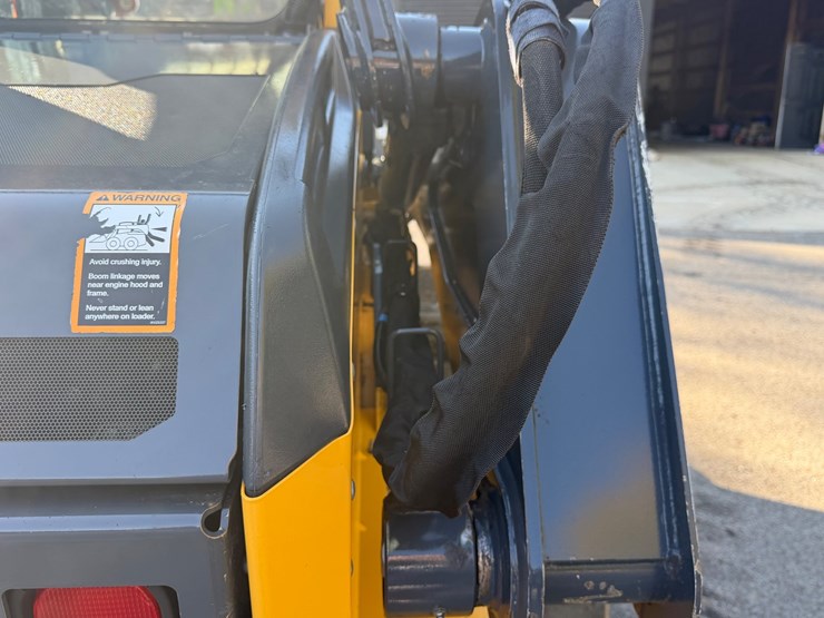 2021-deere-325g-image-23