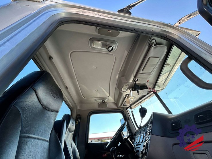 2018-peterbilt-389-image-102