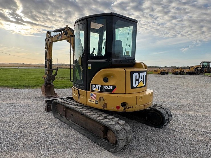 2014-caterpillar-305-image-7