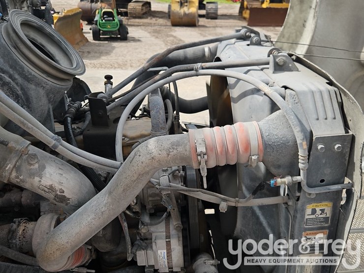 2005-peterbilt-335-image-20