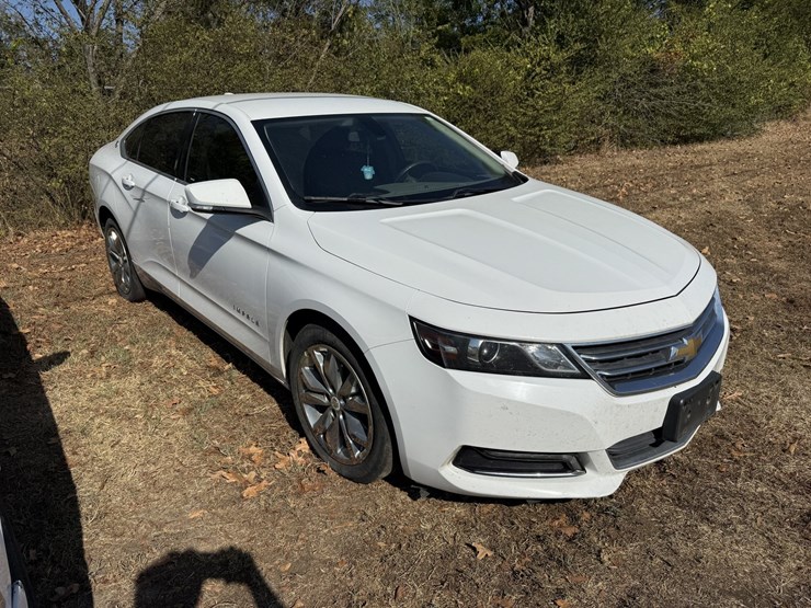 #46833-•-2018-chevrolet-impala-lt-sedan-2g1105s38j9109671-inv#46833-image-2