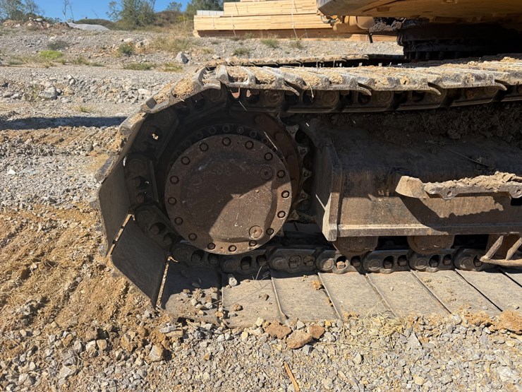 2016-caterpillar-323fl-image-10