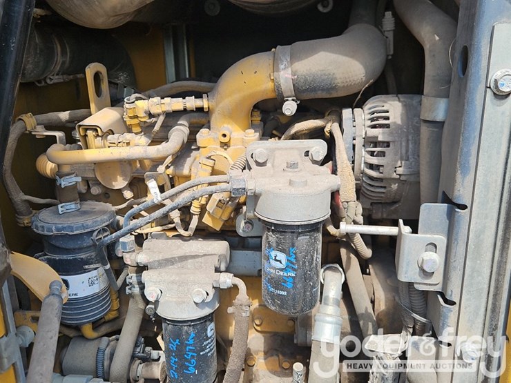 2019-deere-444k-image-16